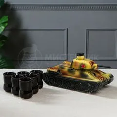 Штоф с рюмками Танк